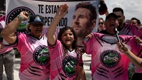 Diketahui Messi secara resmi akan diperkenalkan sebagai pemain Inter Miami di DRV PNK Stadium pada Minggu (16/7) pukul 6 sore waktu setempat.  