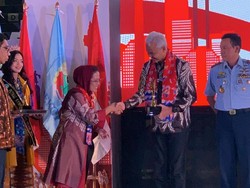 Ganjar hingga Danjen Kopassus Dianugerahi Pembina Koperasi Andalan