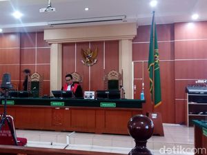 Hakim Tolak Praperadilan Eks Dirut Bank Jambi, Kasus Gagal Bayar Berlanjut Hakim Tolak Praperadilan Eks Dirut Bank Jambi, Kasus Gagal Bayar Berlanjut