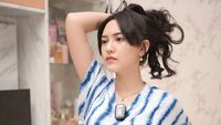 8 Potret Pesona Happy Asmara yang Dibandingkan dengan Istri Denny Caknan