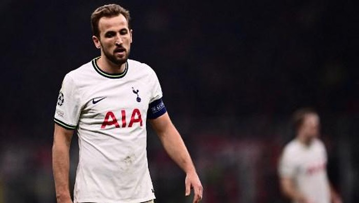Tottenham Hotspurs English striker Harry Kane reacts during the UEFA Champions League round of 16, first leg football match between AC Milan and Tottenham Hotspur on February 14, 2023 at the San Siro stadium in Milan. (Photo by Marco BERTORELLO / AFP)