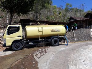 PDAM Suplai 15 Tangki Air ke 3 Kecamatan di Palembang yang Terdampak PDAM Suplai 15 Tangki Air ke 3 Kecamatan di Palembang yang Terdampak