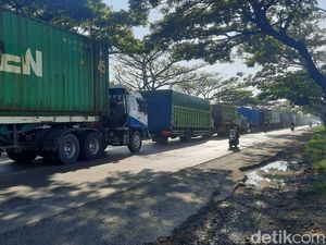 Info Lur! Jalan Pantura Pati Macet 4 Km Pagi Ini Info Lur! Jalan Pantura Pati Macet 4 Km Pagi Ini