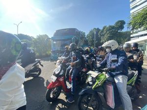 Curhat Warga Kena Macet di TB Simatupang Arah Ragunan: Motor Harus Nyalip Curhat Warga Kena Macet di TB Simatupang Arah Ragunan: Motor Harus Nyalip