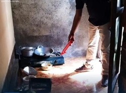 Tega! Suami Tebas Leher Istri Saat Goreng Tahu di Dapur