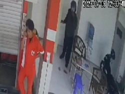 Maling Modus Gendam Bobol Loker SPBU Mini di Kudus Terekam CCTV