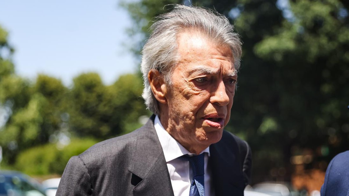 Eks Presiden Inter Milan Massimo Moratti melayat ke pemakaman Luis Suarez (Alessandro Bremec via Reuters Co/Alessandro Bremec)