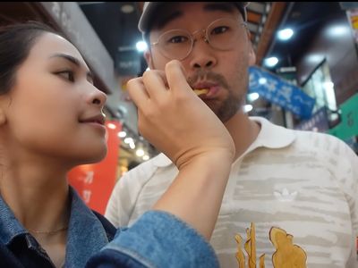 Manis! Ini Momen Romantis Maudy Ayunda dan Jesse Choi Jajan di Jepang