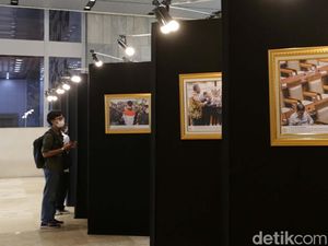 Melihat Pameran Foto Parlemen