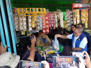Zulhas Cek Sembako di Pasar Karanganyar, Soroti Harga Telur Rp 31 Ribu/Kg