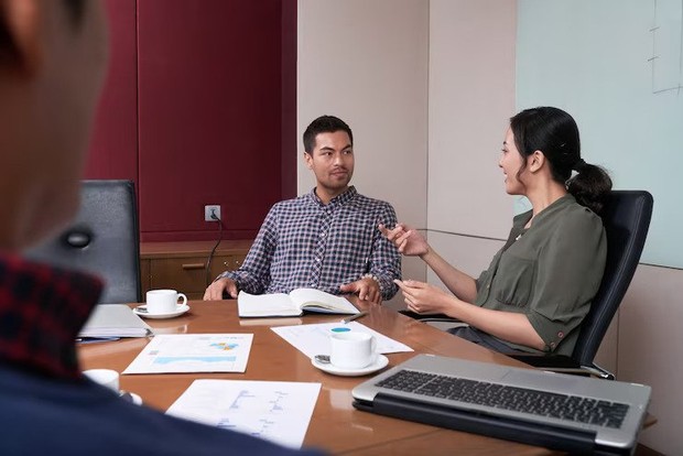 Mengembangkan keterampilan berkomunikasi