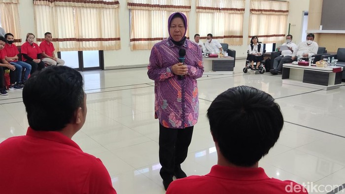 Mensos Tri Rismaharini saat bertemu dengan para korban TPPO di Sleman, Rabu (12/7/2023).