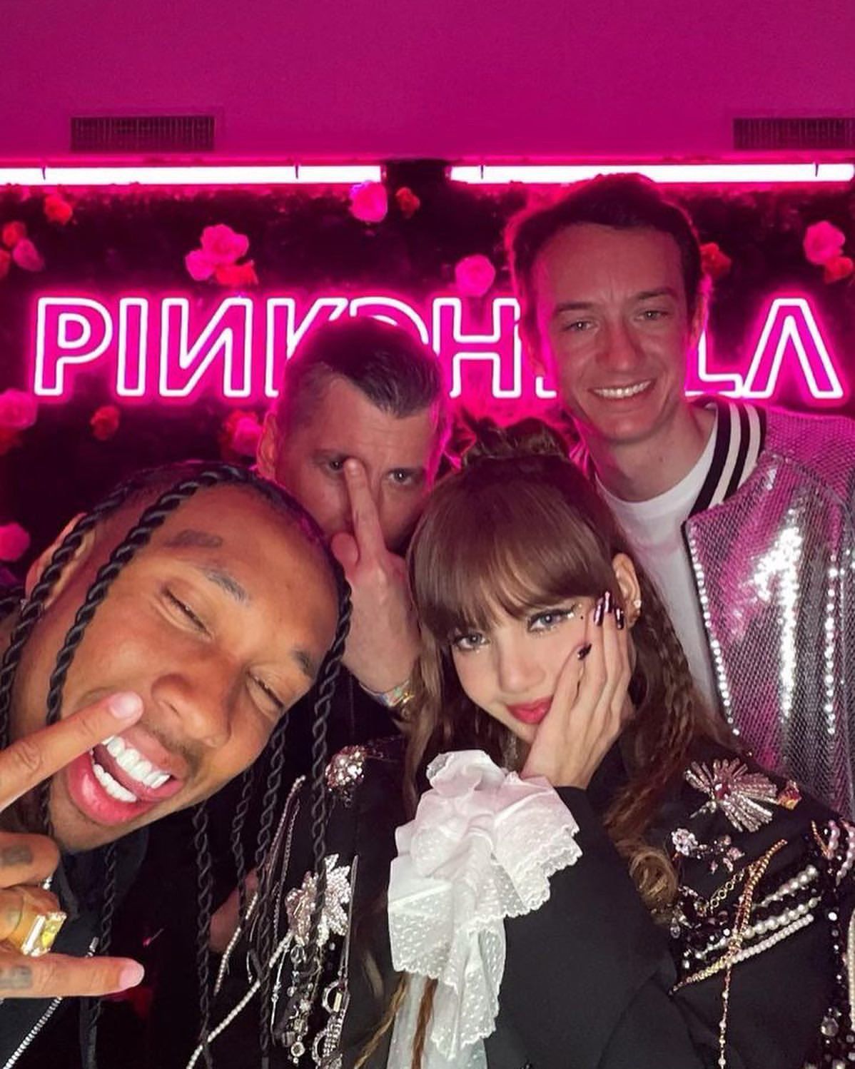 Momen Kedekatan Lisa BLACKPINK & Frederic Arnault yang Diduga Pacaran Momen Kedekatan Lisa BLACKPINK & Frederic Arnault yang Diduga Pacaran