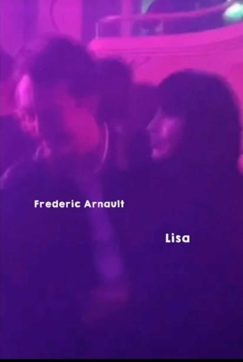 Momen Kedekatan Lisa BLACKPINK & Frederic Arnault yang Diduga Pacaran Momen Kedekatan Lisa BLACKPINK & Frederic Arnault yang Diduga Pacaran
