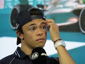 Pebalap F1 Keturunan Indonesia yang Dipecat di Tengah Musim Buka Suara, Bilang Begini Pebalap F1 Keturunan Indonesia yang Dipecat di Tengah Musim Buka Suara, Bilang Begini