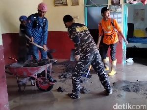 Material Pasir dan Lumpur Timbun Rumah Warga Lumajang-Fasum Dibersihkan