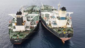 Penampakan Kapal Super Tanker Iran yang Ditangkap Bakamla RI
