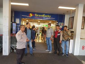 Viral Video Perampokan Supermarket di Kuta, Polisi: Itu Hoaks Viral Video Perampokan Supermarket di Kuta, Polisi: Itu Hoaks