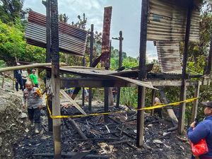 Tragis 2 Bayi Tewas Terjebak Kebakaran Saat Ditinggal Ibu ke Warung Tragis 2 Bayi Tewas Terjebak Kebakaran Saat Ditinggal Ibu ke Warung