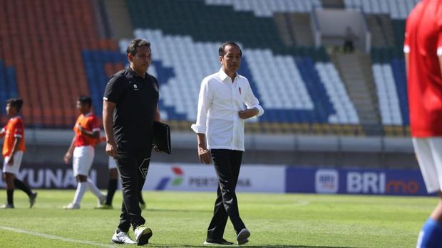 Presiden RI Joko Widodo hadir di Stadion Si Jalak Harupat, Soreang, Kabupaten Bandung, Rabu (12/7/2023), tempat digelarnya seleksi Timnas Indonesia U-17.