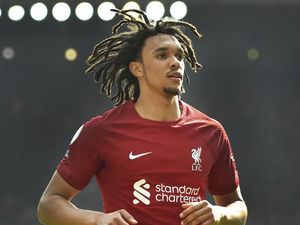 Van Dijk Senang Alexander-Arnold Berkembang Jadi Pemimpin di Liverpool