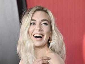 Foto: Detik-detik Gaun Vanessa Kirby Melorot di Premier Mission: Impossible 7 Foto: Detik-detik Gaun Vanessa Kirby Melorot di Premier Mission: Impossible 7