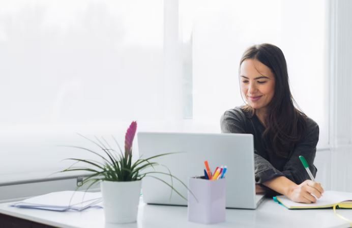 Zodiak suka bekerja/ foto: Freepik/ freepik