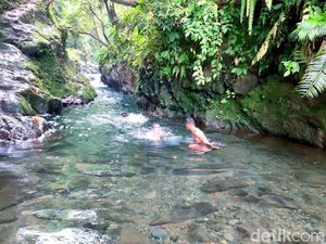 Uji Adrenalin di Leuwi Genteng yang Punya Air Sebening Kaca Uji Adrenalin di Leuwi Genteng yang Punya Air Sebening Kaca