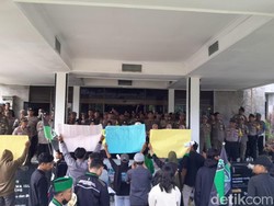 Mahasiswa Lempar Kritik Kegiatan Refleksi 5 Tahun Bupati-Wabup Subang