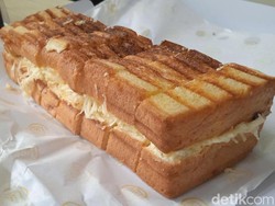 Luber Toppingnya! Bolu Bakar khas Bandung Ini Sedang Viral