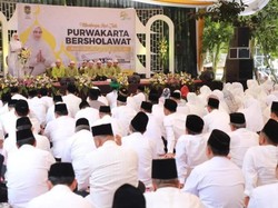 Ingatkan Perjuangan Para Pendiri Purwakarta, Bupati Ajak Warga Berselawat