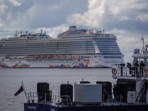 Genting Dream, Kapal Pesiar Termewah di Asia Genting Dream, Kapal Pesiar Termewah di Asia