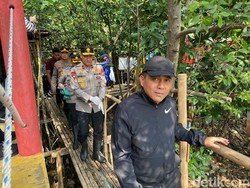Bereskan Sampah di Hutan Mangrove, Kapolda Metro Bicara soal Kebiasaan