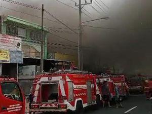 Kebakaran Gudang Ban di Telukan Sukoharjo Telah Padam, Begini Kondisinya Kebakaran Gudang Ban di Telukan Sukoharjo Telah Padam, Begini Kondisinya