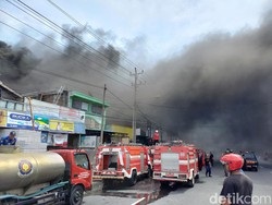 Gudang Ban-Oli Terbakar, Jembatan Bacem-Telukan Sukoharjo Ditutup