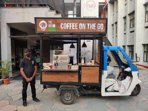 Unik! Bukan di Toko, Wanita Ini Jualan Kopi Pakai Bajaj Listrik Unik! Bukan di Toko, Wanita Ini Jualan Kopi Pakai Bajaj Listrik