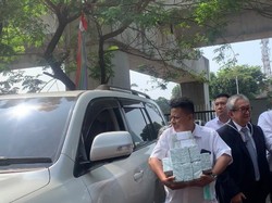 Maqdir Bawa Rp 27 M Terkait Korupsi BTS ke Kejagung, Ini Penampakan Duitnya