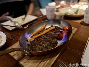 Di Sini Bisa Cicipi Steak Brandy dan Cocktail yang Bisa Berubah Rasa
