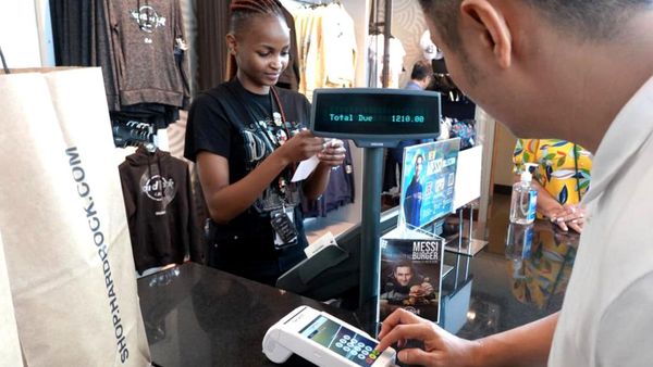 Mudahnya Transaksi di Luar Negeri