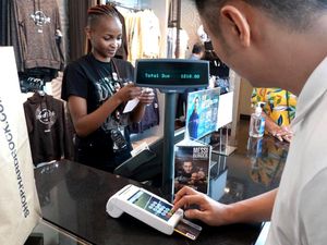 Mudahnya Transaksi di Luar Negeri Mudahnya Transaksi di Luar Negeri