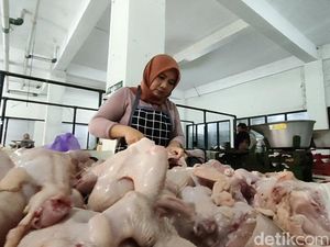 Harga Daging Ayam di Palembang Naik Jelang Tahun Baru