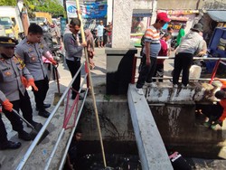 Jadi Biang Kerok Banjir Cimahi, Sampah di Sungai Ciputri Dibasmi