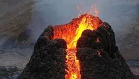 Potret Aliran Lava Panas Gunung Api di Islandia