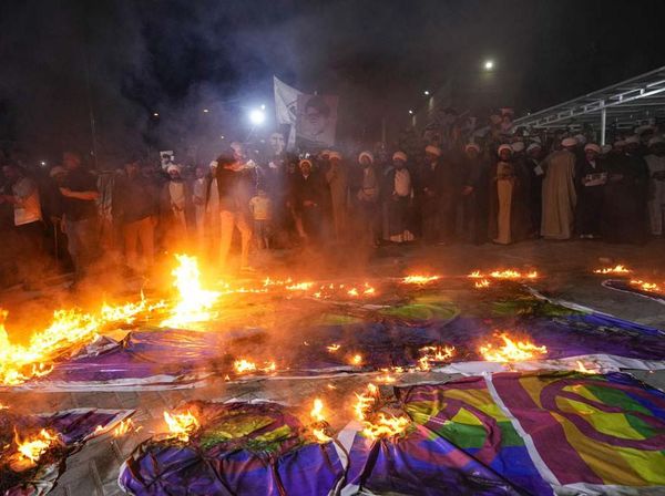 Protes Pembakaran Al-Quran, Warga Irak Bakar Bendera Pelangi