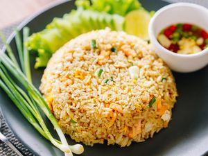 Resep Nasi Goreng Salmon yang Istimewa Gurihnya Untuk Sarapan Anak