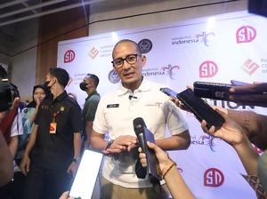 Sandiaga Beri Beasiswa Wirausaha ke Ratusan Milenial di Makassar