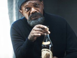Efisiensi Marvel Gunakan Botol Bourbon Sama di Beberapa Serial Efisiensi Marvel Gunakan Botol Bourbon Sama di Beberapa Serial