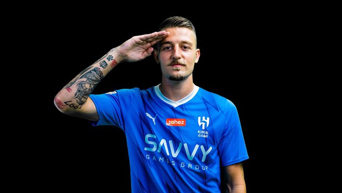 Sergej Milinkovic-Savic akhirnya meninggalkan Lazio. Dia resmi hijrah ke Arab Saudi untuk memperkuat Al Hilal.