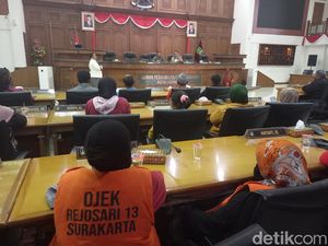 Baru Dioperasikan, Shuttle Bus Masjid Zayed Diprotes Ojek-Diadukan ke DPRD Baru Dioperasikan, Shuttle Bus Masjid Zayed Diprotes Ojek-Diadukan ke DPRD