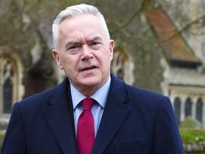 Siapa Huw Edwards, Presenter BBC yang Dituduh Terlibat Skandal Seks?